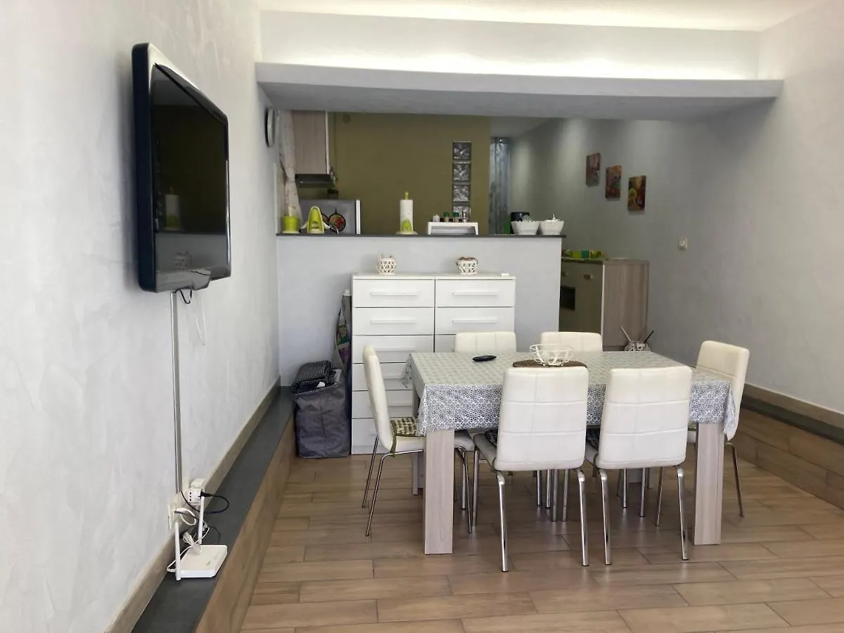 Naxos Beach Apartment جيارديني ناكسوس