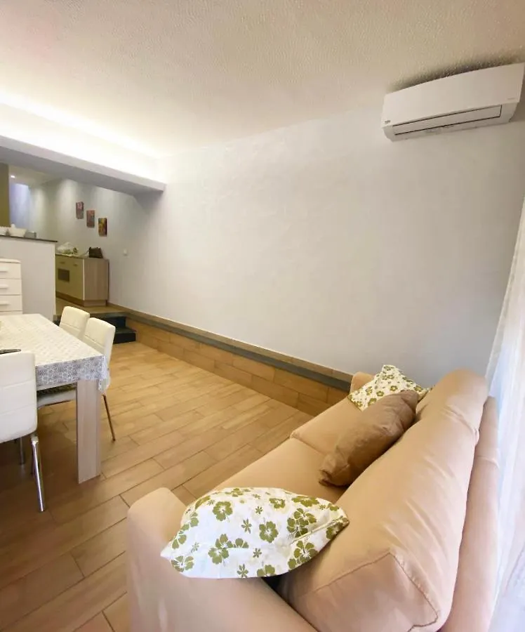 Naxos Beach Apartment جيارديني ناكسوس